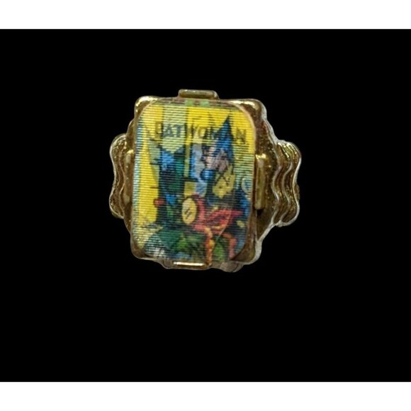 Vintage 60s Batwoman Collectible Lenticular Flicker/Flash Ring - Picture 7 of 16